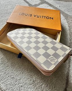 LV zippy Wallet