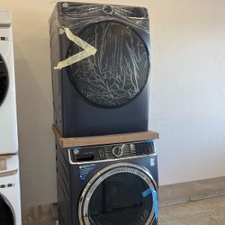 GE FRONT LOAD WASHER AND DRYER IN BLUE SAPPHIRE 