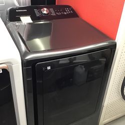 New Scratch And Dent Samsung Dryer. 1 Year Warranty 