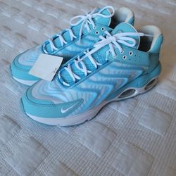 Fresh Nike TW Airmax light blue sneakers