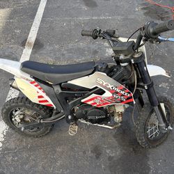 New Syxmoto Kids gas power Motorcycle electric start retails for 1000