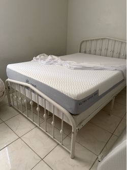 Full size frame and mattress