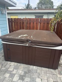 Master Spas Model 1590 Hot Tub – Steps & Cover Included