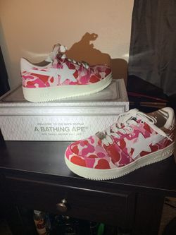 BAPESTAS. Sz 8.5, Brand new never worn !