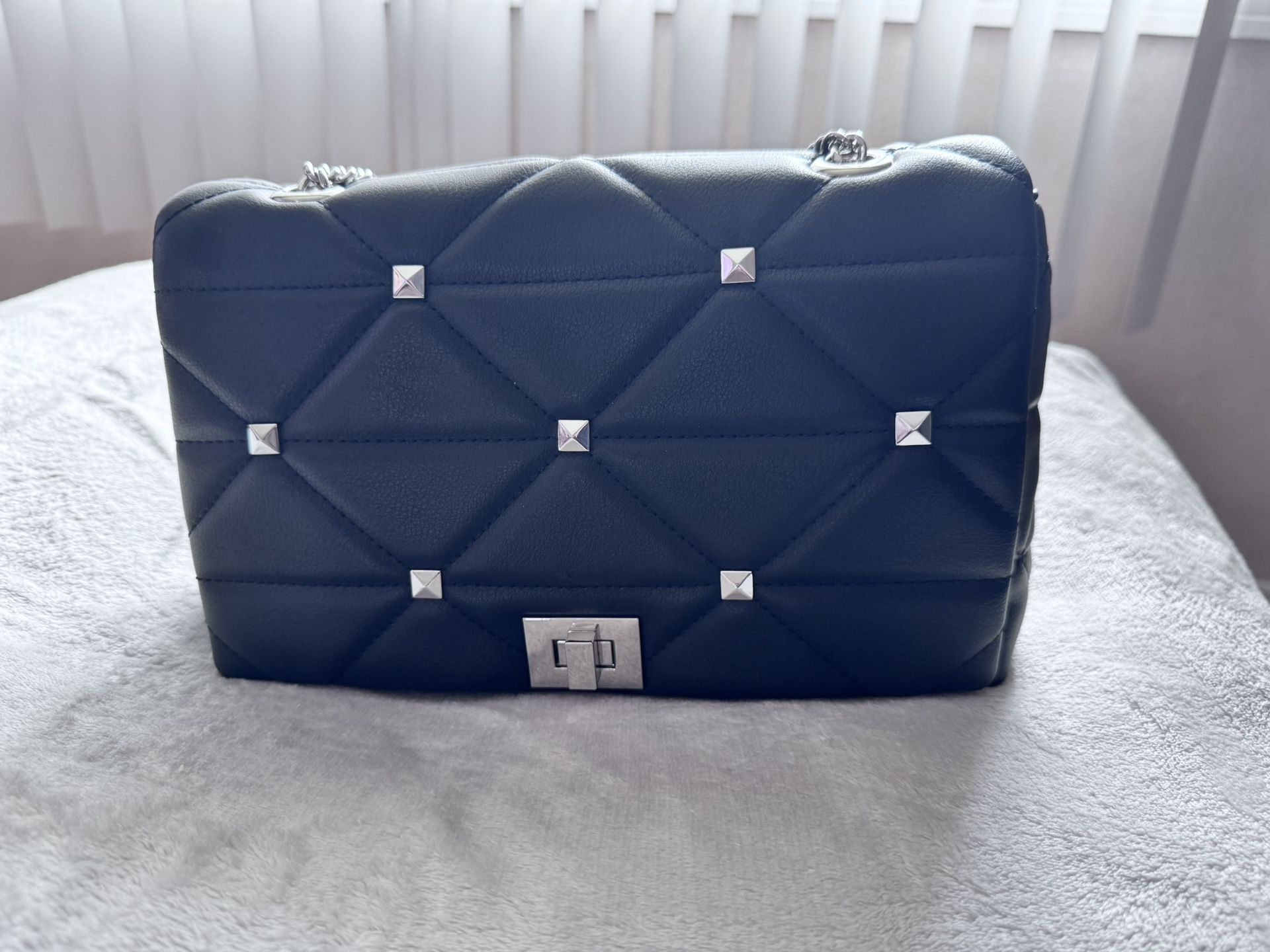 New Black Purse With Chrome Bullet Chain Adjustable Straps