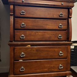 Traditional 7-Drawer Dresser – Great Storage