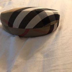 sunglesses case burberry new 100% original 100%