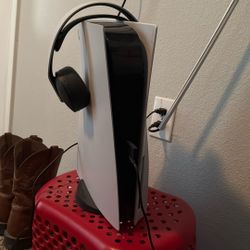 Ps5 with headset and Controllers