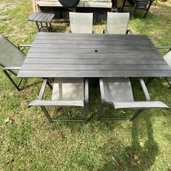 Used - Set of 7 pieces - Woodard Aluminum 84''W x 42''D Rectangular Dining Table With 6 chairs for $595