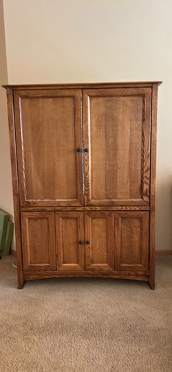 Entertainment Center / Hutch - must pick up
