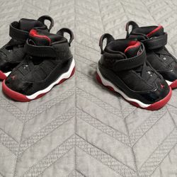 $20 Each 2 Pair Of 4c Jordans