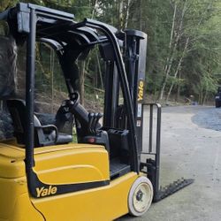 2014 Yale Forklift 36 Volt With Charging System