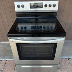 Frigidaire Stove (delivery available)