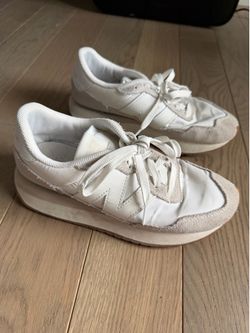 New Balance 237 Women’s 7 White Sneakers!  In good shape.