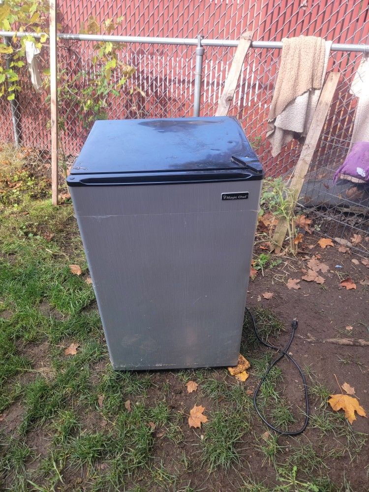 Magic Chef Mini Fridge