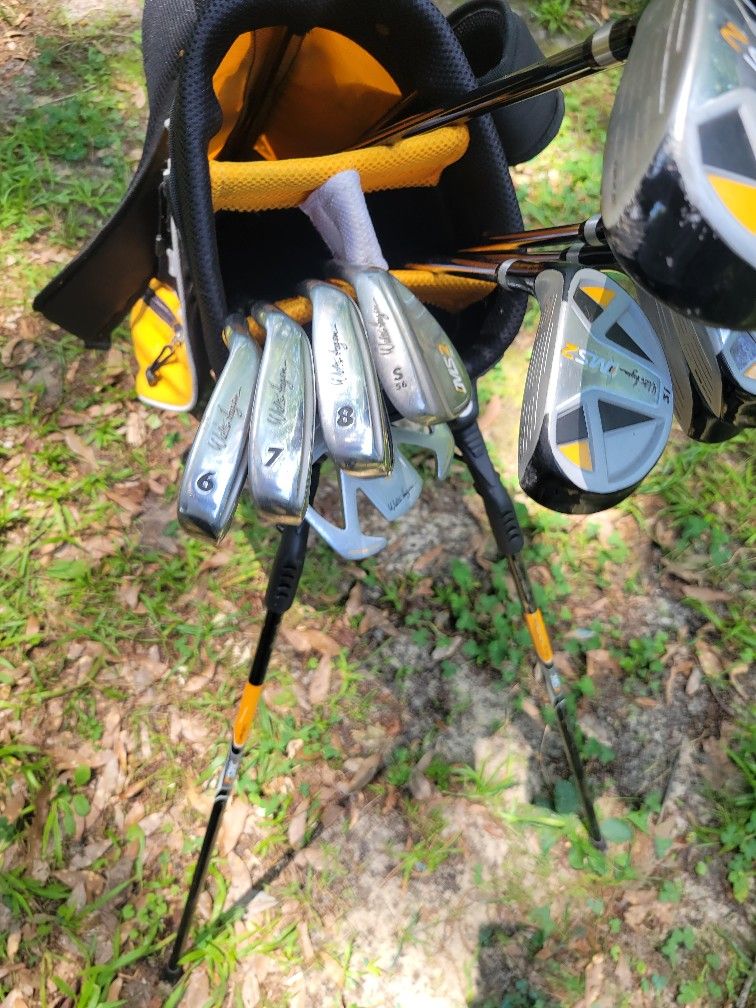 DMS2 Walter Hagen Golf Clubs With Bag