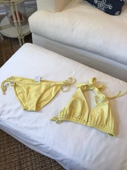 Women's bikini set bottoms are new size medium top worn twice size ddd