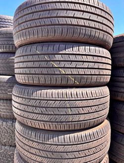 215/60/17 Hankook Selling a set of 4 tires in excellent condition 🫡