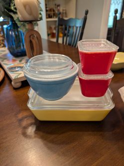 Vintage pyrex refrigerator set