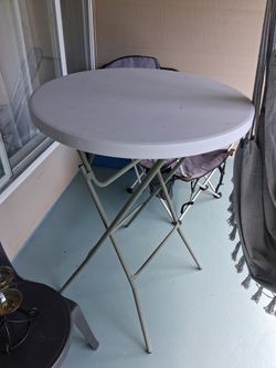 OUTDOOR TABLE