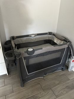 Portable Crib/ Play Pen