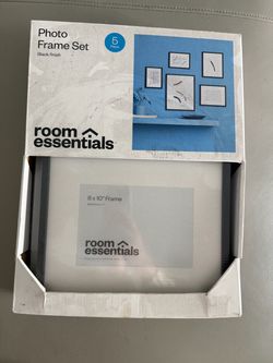 The Room Essentials 5-Piece Photo Frame Set in black finish