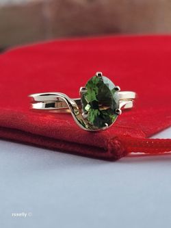 14K Yellow Gold Peridot Cocktail Ring Size 6 - Solid Gold!/ Anillo de Oro con Peridoto! 👌🎁Post Tags: Anillo de Oro