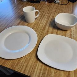 Dinner Plate Set With Bowls And Mugs