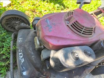 Honda 216 commercial lawnmower para partes or reparar For parts or repair leer