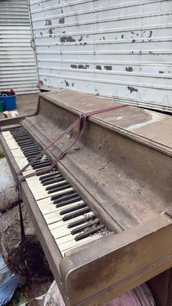 An old grand piano