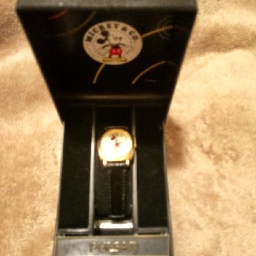 A Vintage Minnie Mouse Pausar Watch