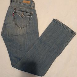 New Women's Levi Jeans 