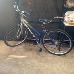 7200 Multitrack Trek Bike