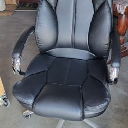 CorLiving Executive Office Chair
Item: H(contact info removed)59