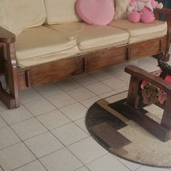 SE VENDE JUEGO DE SALA DE MADERA FUERTE