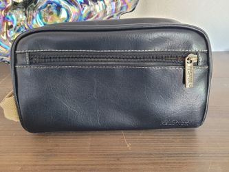 Kenneth Cole Reaction Black Toiletry/Travel Bag. Men's Toiletry Bag. 9 3/4" X 6"