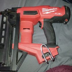 Milwaukee M18 FUEL 18-Volt Lithium-Ion Brushless Cordless Gen ll 16-Gauge Straight Finish Nailer (Tool Only)
