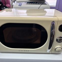 Galanz Microwave 0.7 Cream 