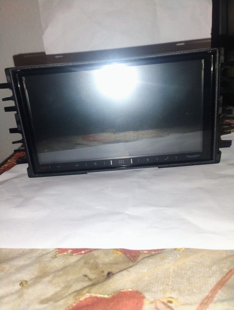 Alpine iLX-W650 Double Din
Indash Head Unit Touchscreen