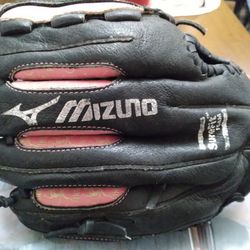 YOUTH'S 11" MIZUNO/FINCH FAST/PITCH SOFTBALL GLOVE 