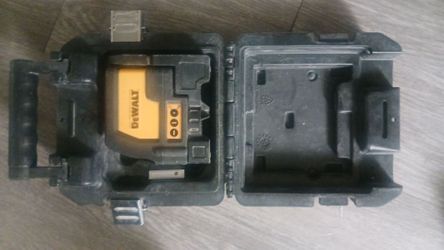 DeWalt Self-Leveling Cross Line Laser with Case