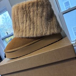 Women’s Size 10 Fur Flap Lined Winter Boots