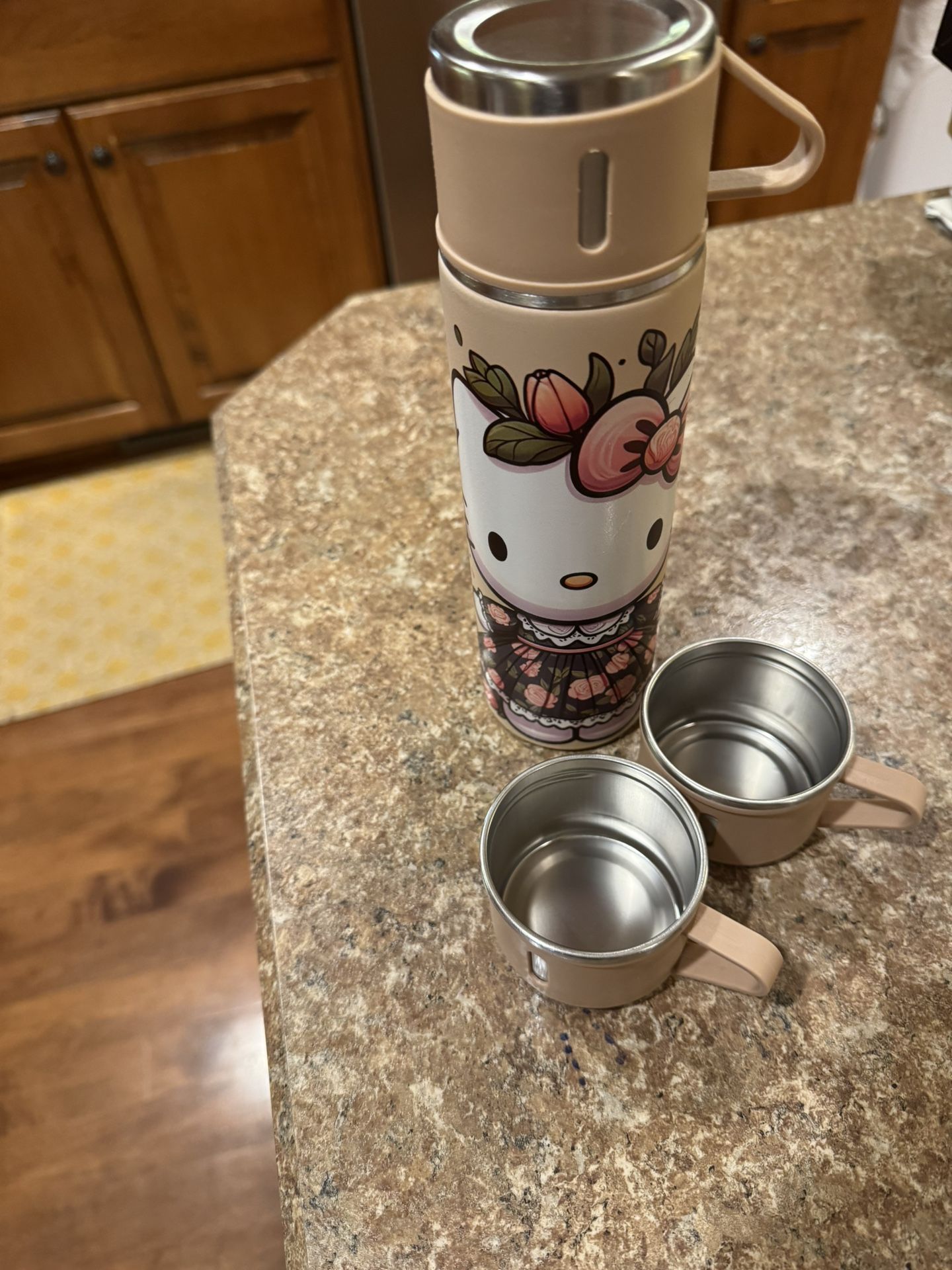 New Hello Kitty Travel Thermos With Mugs Shipping Available