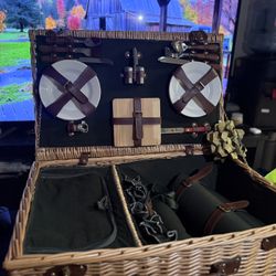 Picnic Basket Vintage