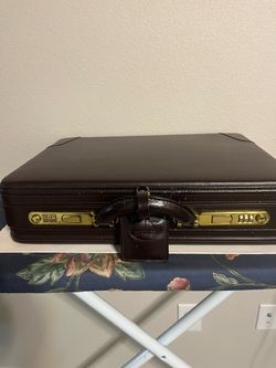 Vintage Avenues America Burgundy Leather Attaché Expandable Briefcase, Rare find