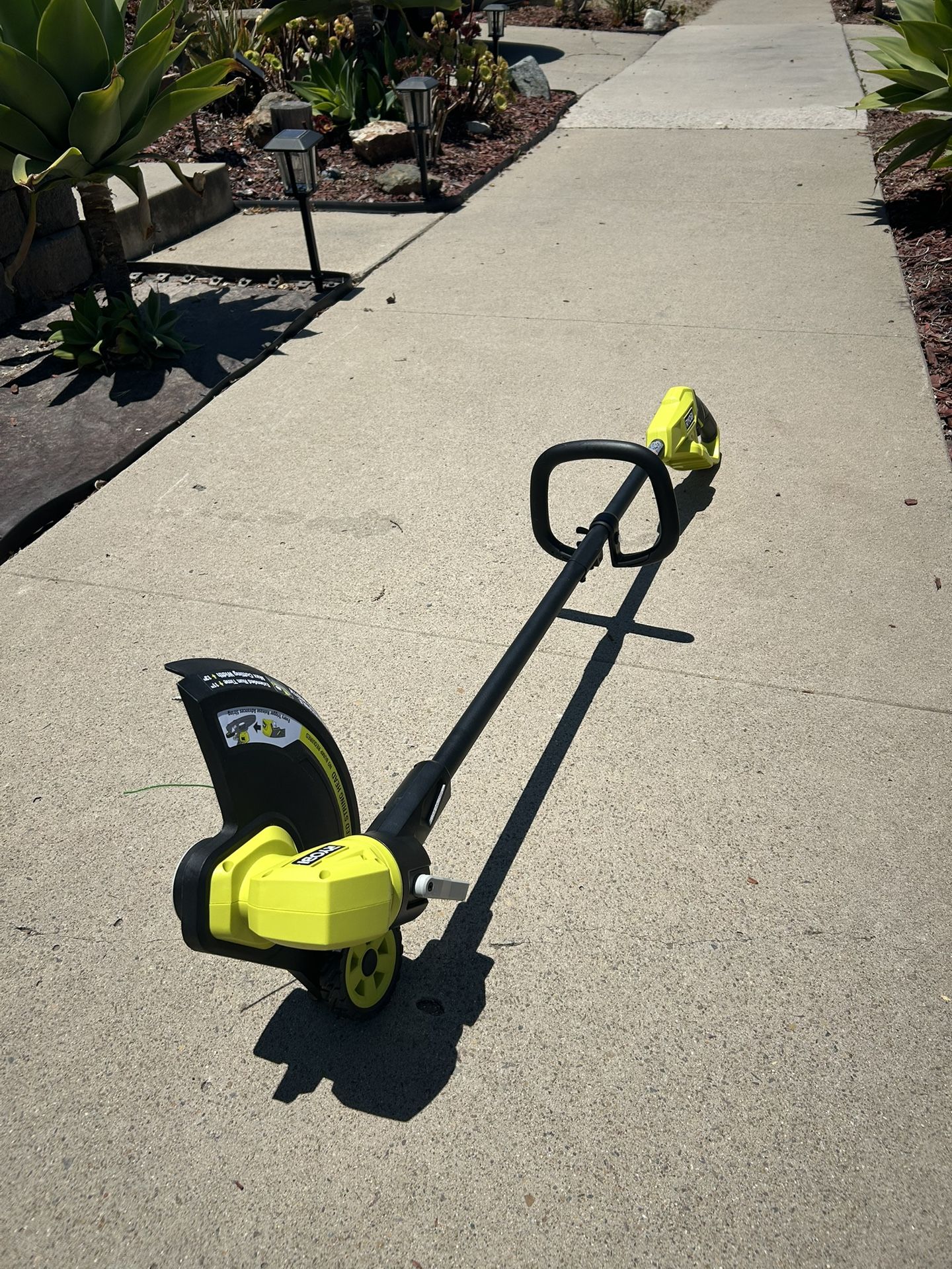 Ryobi 18V 13 Cordless Battery String Trimmer/Edger