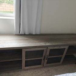 TV stand 70x16x25in