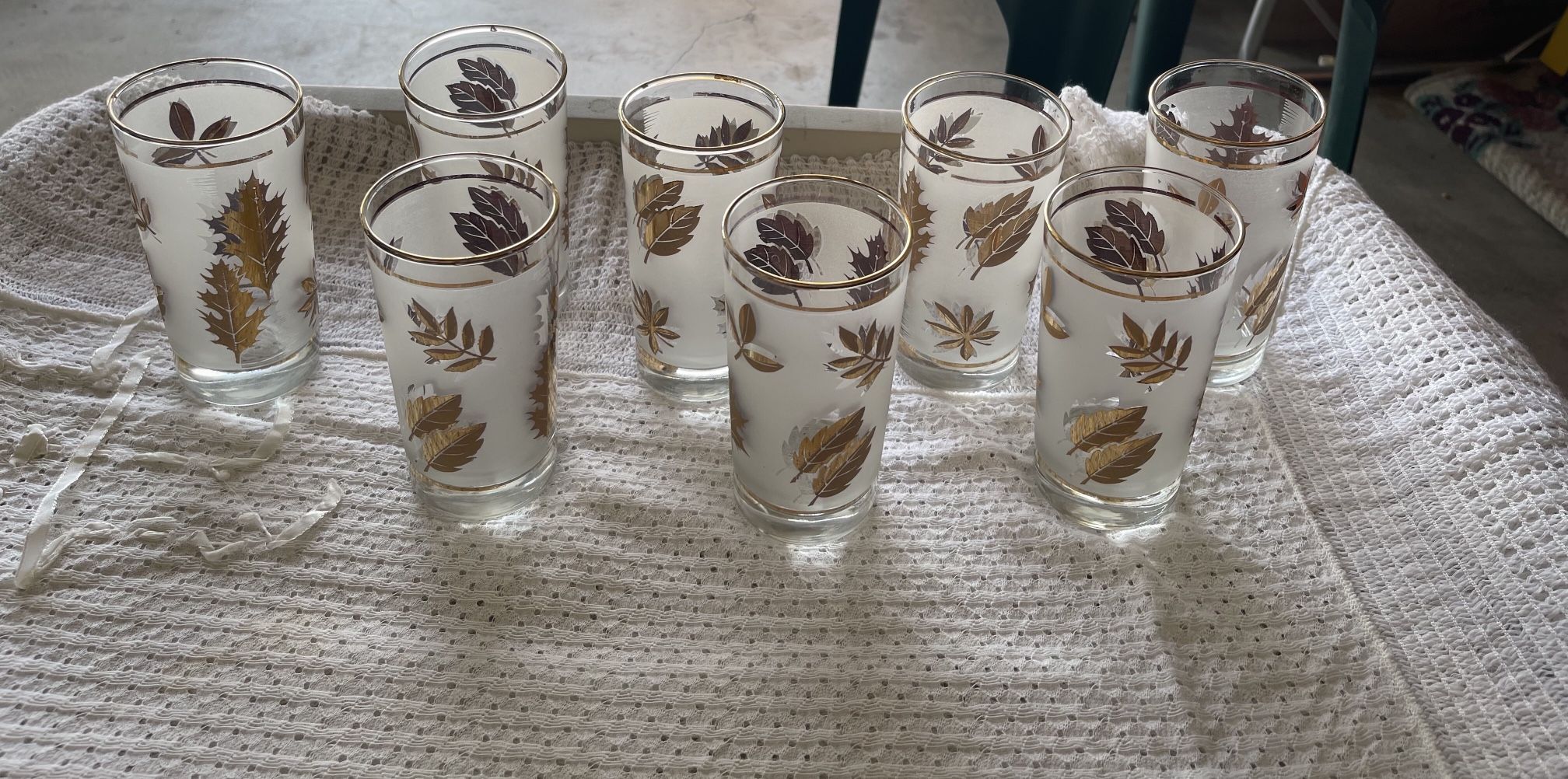 Vintage Mid Century set 8 Libby Gold Leaf frosted Glasses - brand new never used