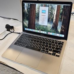 Apple MacBook Air 13 Inch Retina.  😍 i7