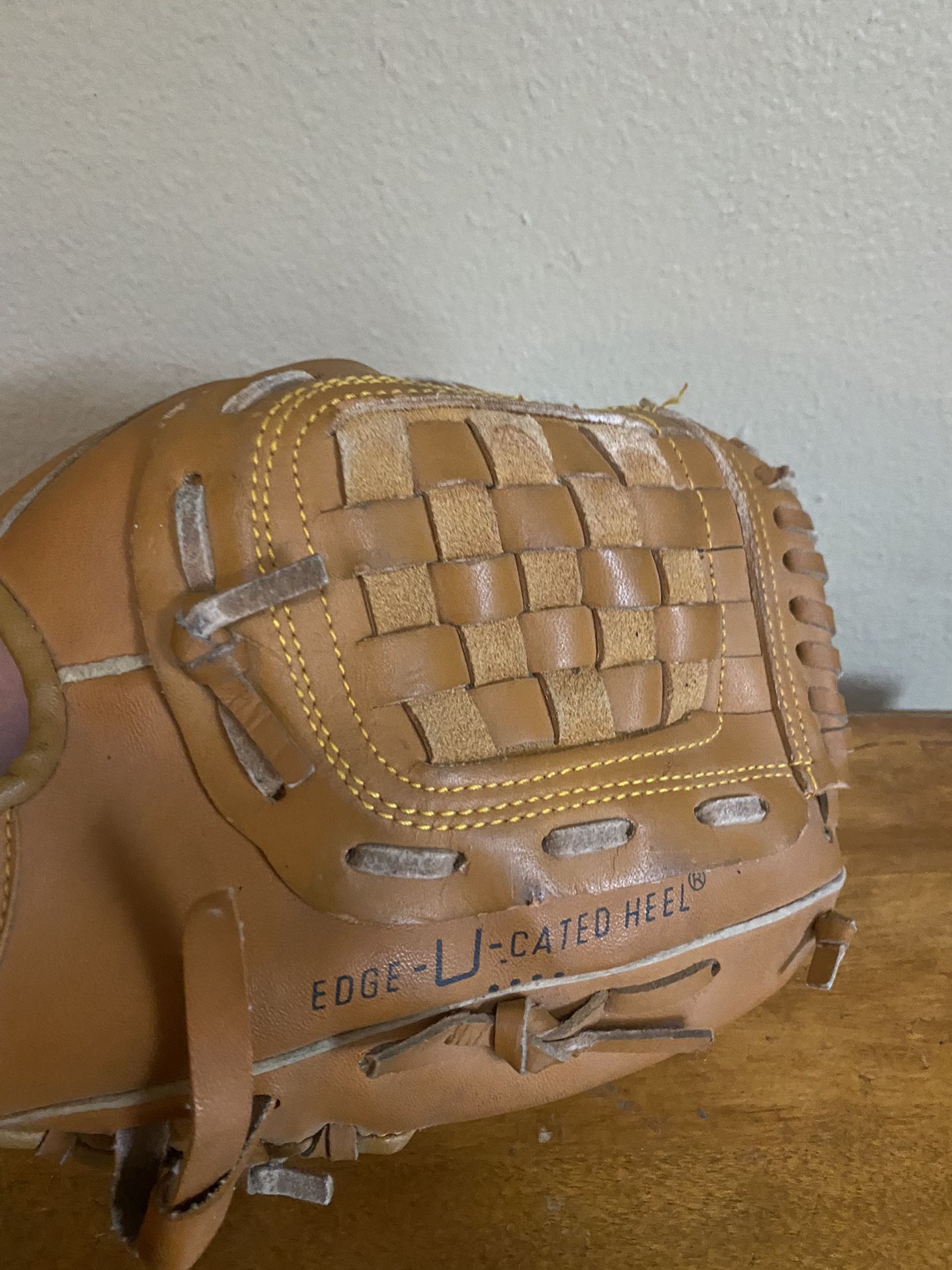 Rawlings Cal Ripken Jr. YOUTH 10" Baseball Glove Mitt Right Hand Thrower RBG106